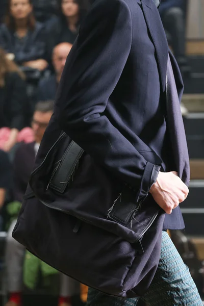 Look 74